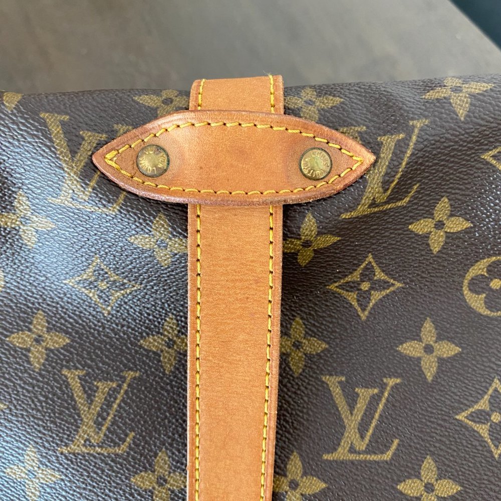 LOUIS VUITTON Saumur 35 Crossbody Messenger Handbag - Picture 14 of 15